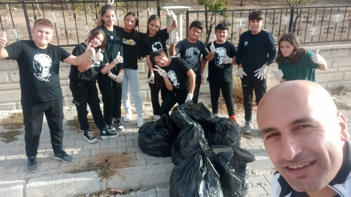 Çedes Projesi Kapsamında Okulumuzda Çevre Temizliği Gerçekleştirdik